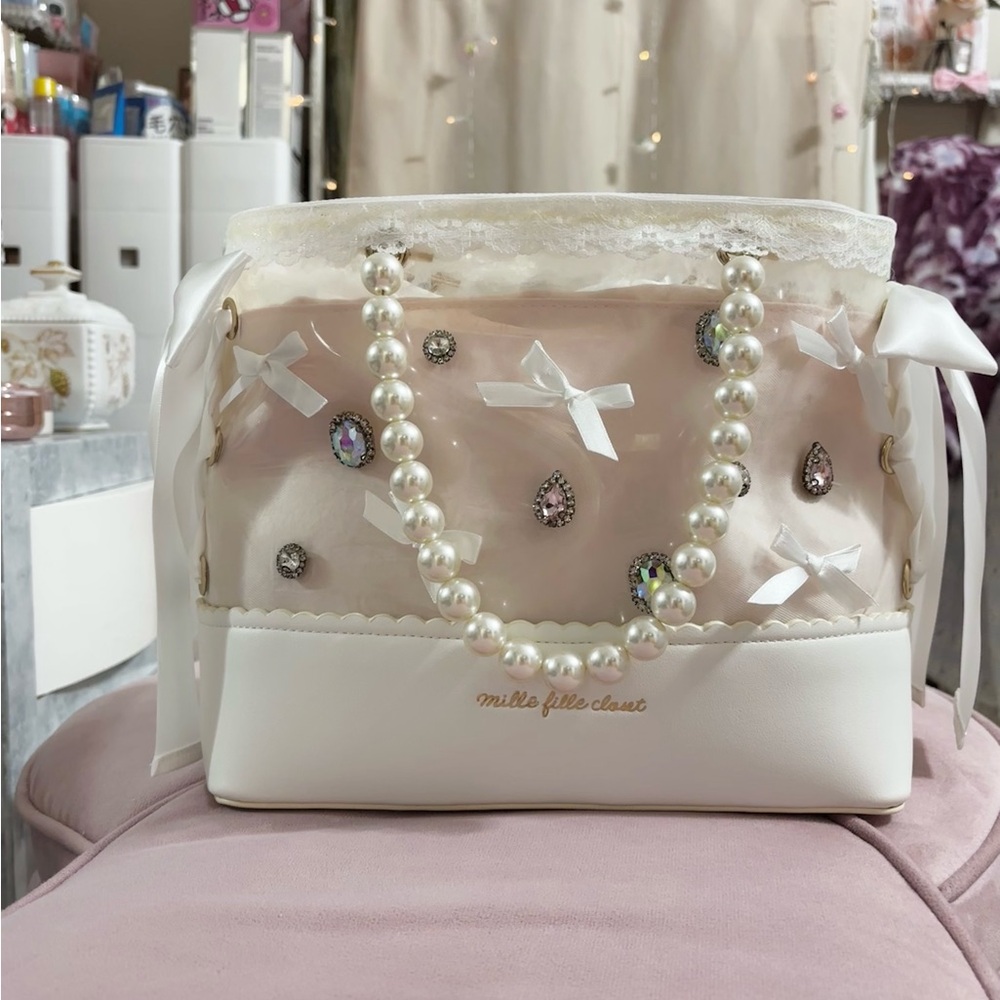 LIZ LISA White Totes